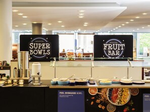 Tägliches Frühstücksbuffet (29 EUR pro Person)
