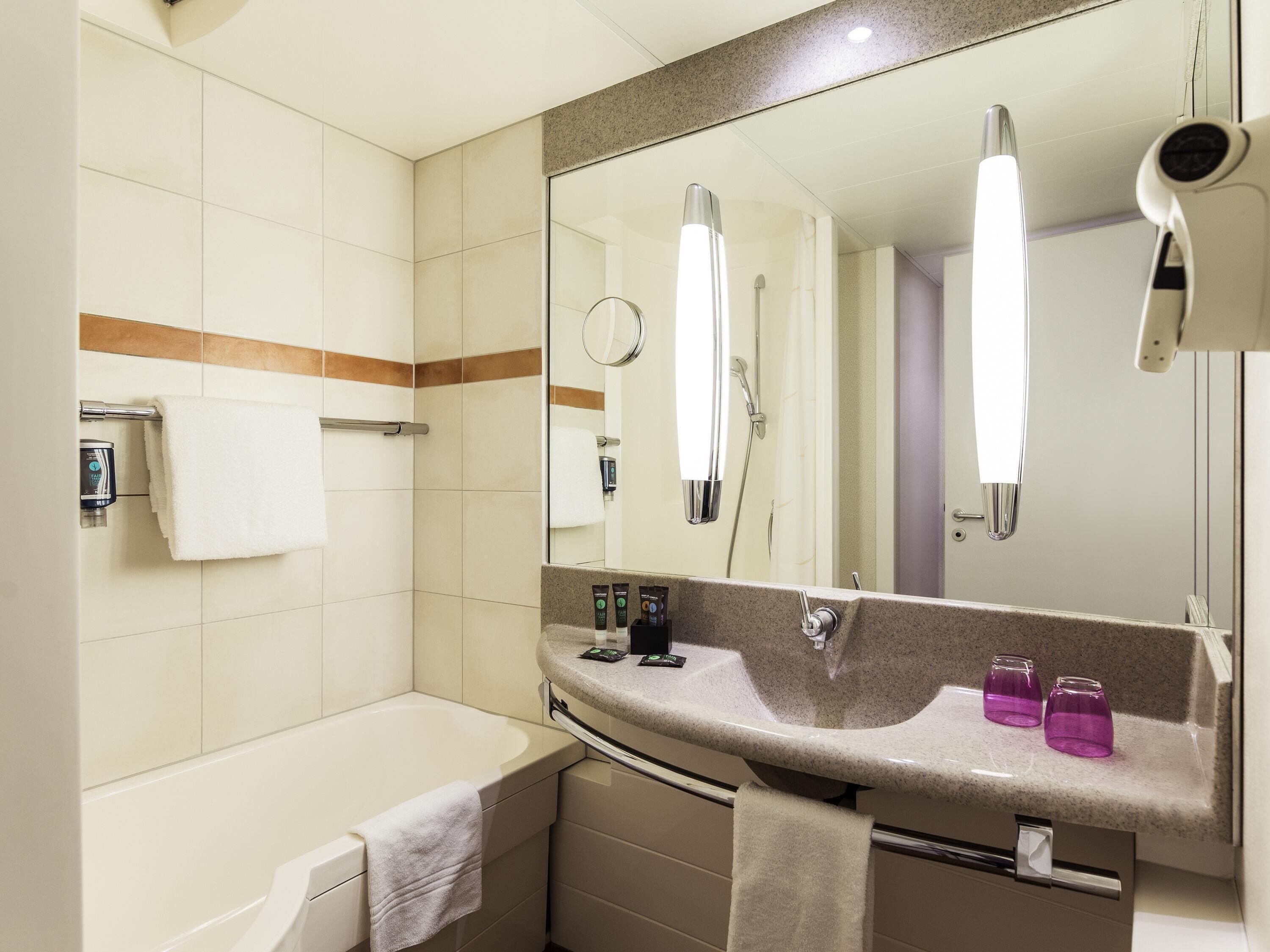 低刺激性寝具、セーフティボックス (室内)、客室ごとに異なる装飾、デスク