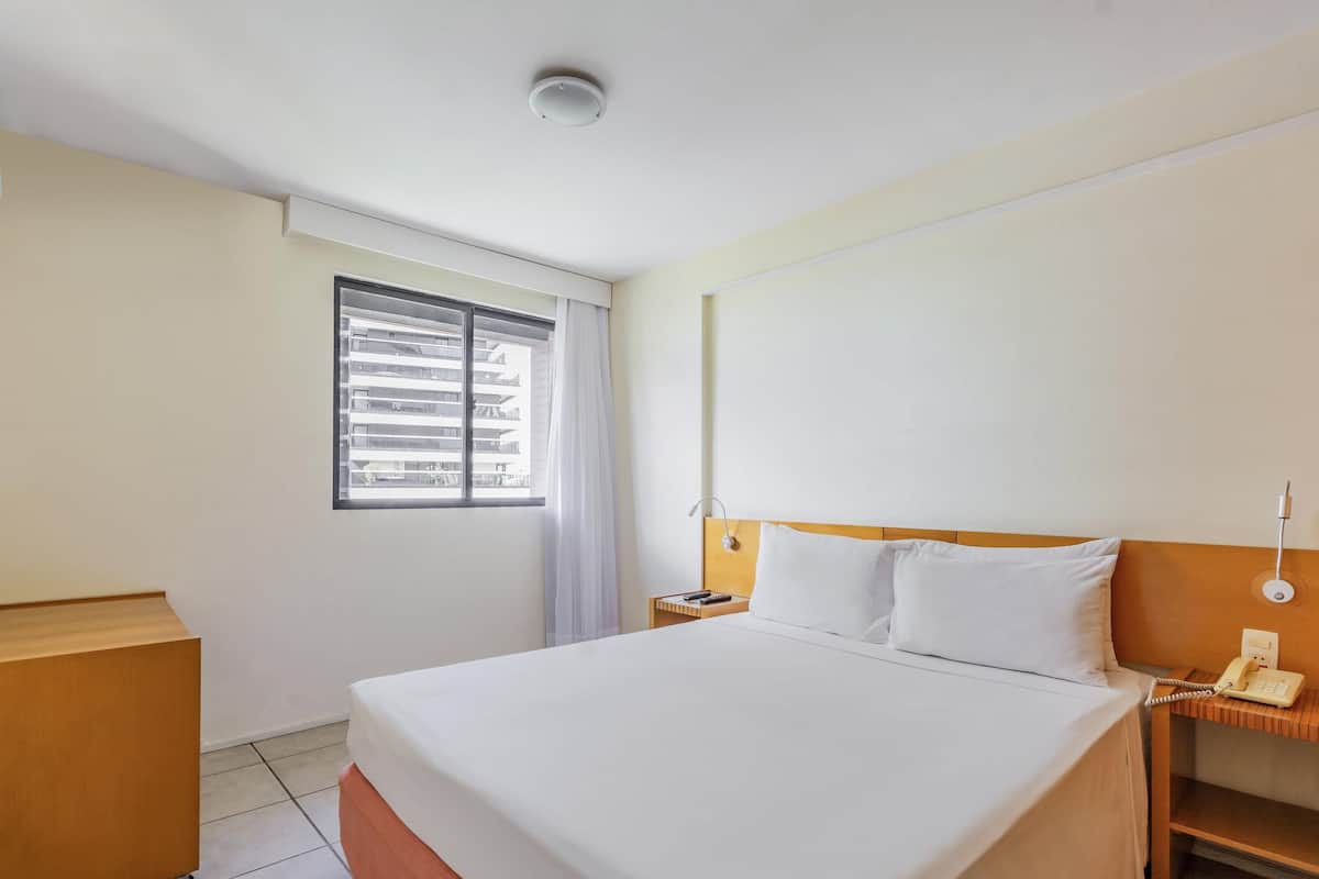 Perhehuone, 2 makuuhuonetta | Minibaari, tallelokero huoneessa, yksilöllisesti kalustettu, työpöytä