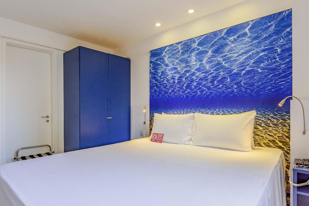 Rom – standard, 1 queensize-seng med sovesofa | Minibar, individuelt innredet, skrivebord og blendingsgardiner