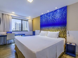 高级房, 1 张大床 | 迷你吧、客房内保险箱、特色家居、办公桌