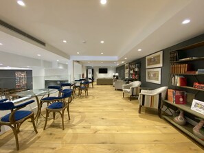 Bar (on property) - Hotel Alcazar (Seville)