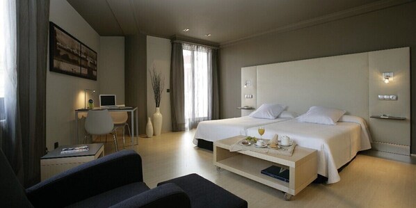 In-room safe, desk, laptop workspace, soundproofing