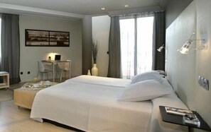 In-room safe, desk, laptop workspace, soundproofing