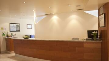 Mostrador para check-in y check-out