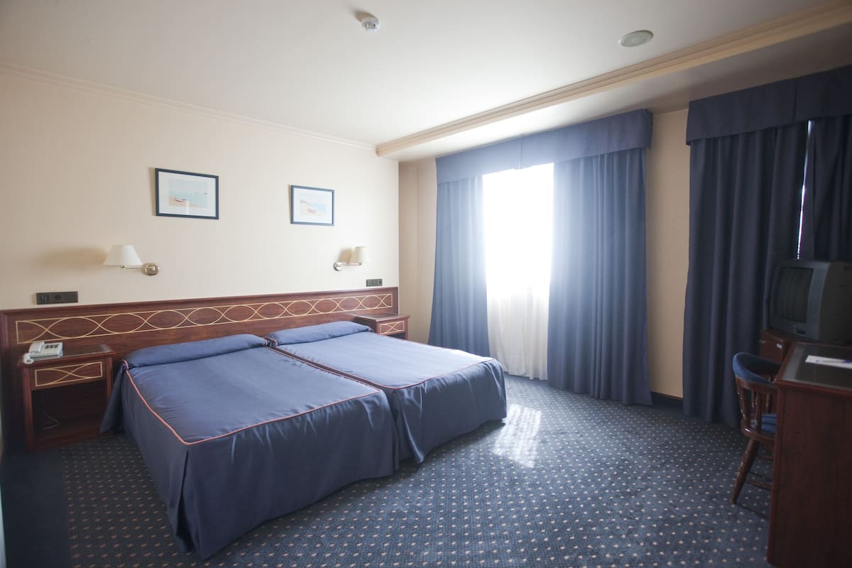 In-room safe, desk, laptop workspace, soundproofing