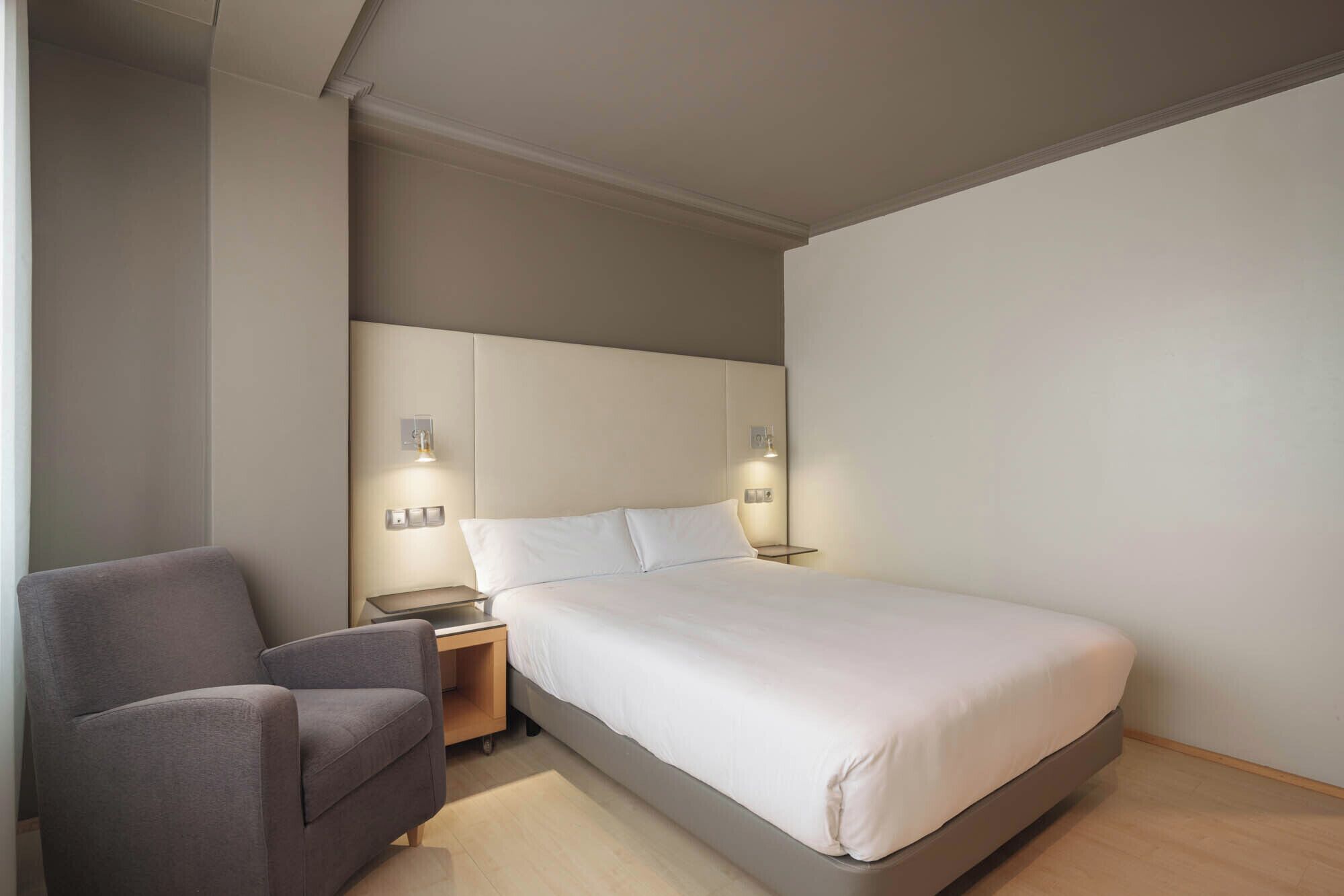 In-room safe, desk, laptop workspace, soundproofing