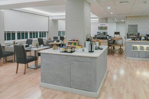 Daily full breakfast (EUR 14 per person)