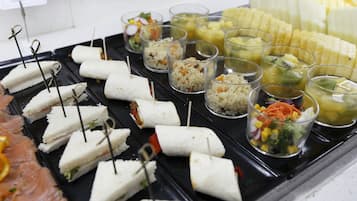 Esmorzar diari complet (14 EUR per persona)