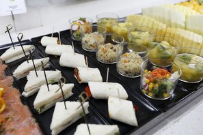 Daily full breakfast (EUR 13 per person)