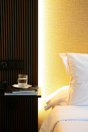 Minibar, coffres-forts dans les chambres, bureau, rideaux occultants