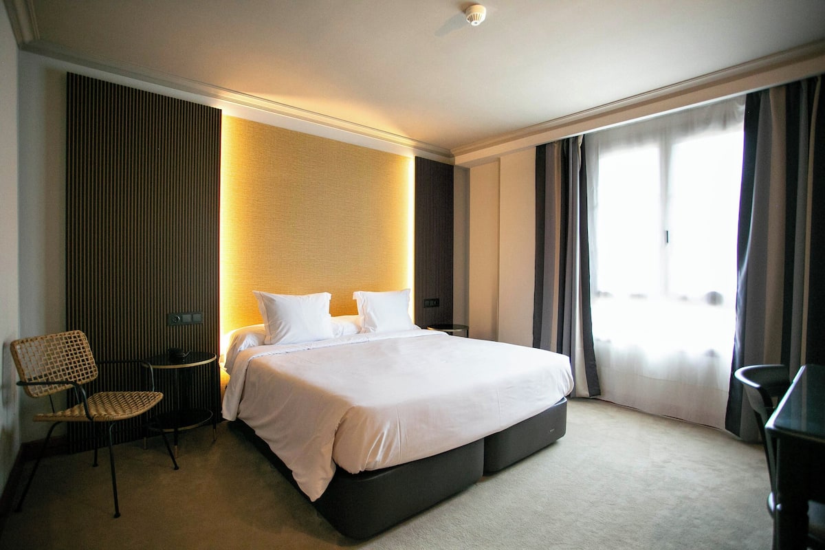 minibar, in-room safe, desk, blackout curtains
