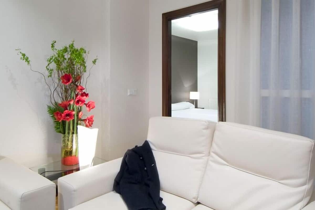 In-room safe, iron/ironing board, free cots/infant beds, rollaway beds