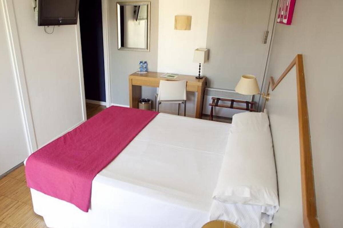 Down comforters, in-room safe, desk, laptop workspace