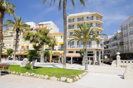 Front of property. Hotel Subur
