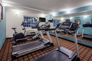 Fitness facility - Super 8 by Wyndham Beaumont I-10 South/College St (Beaumont)