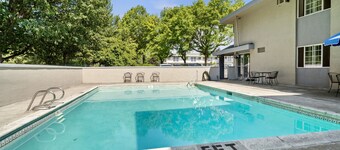 Travelers Inn Medford