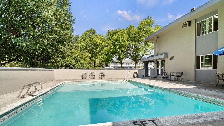 Travelers Inn Medford