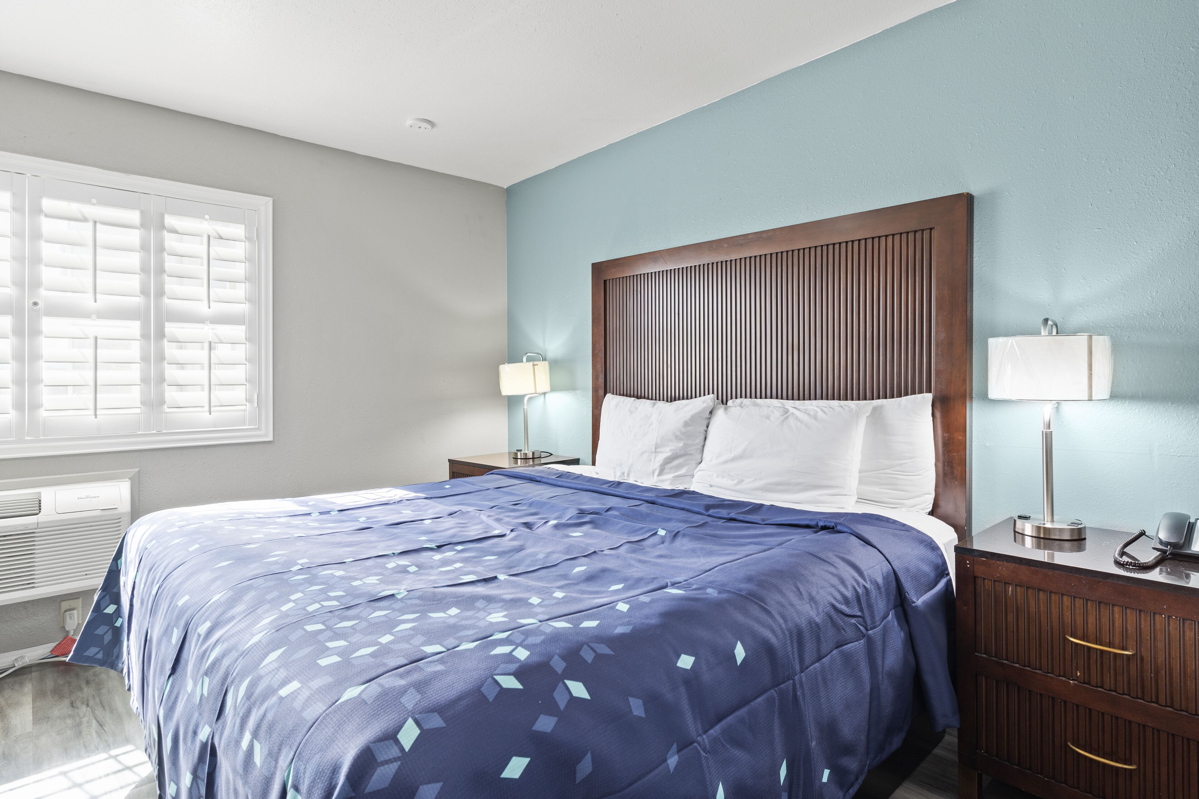 Decoración personalizada, muebles diferentes y escritorio 