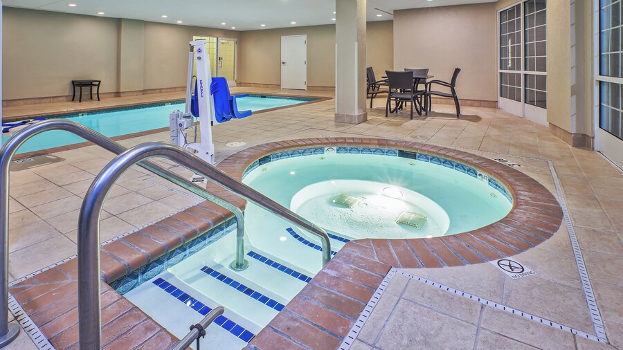 Candlewood Suites Indianapolis by IHG
