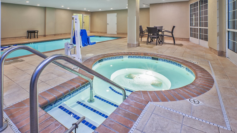 Candlewood Suites Indianapolis by IHG