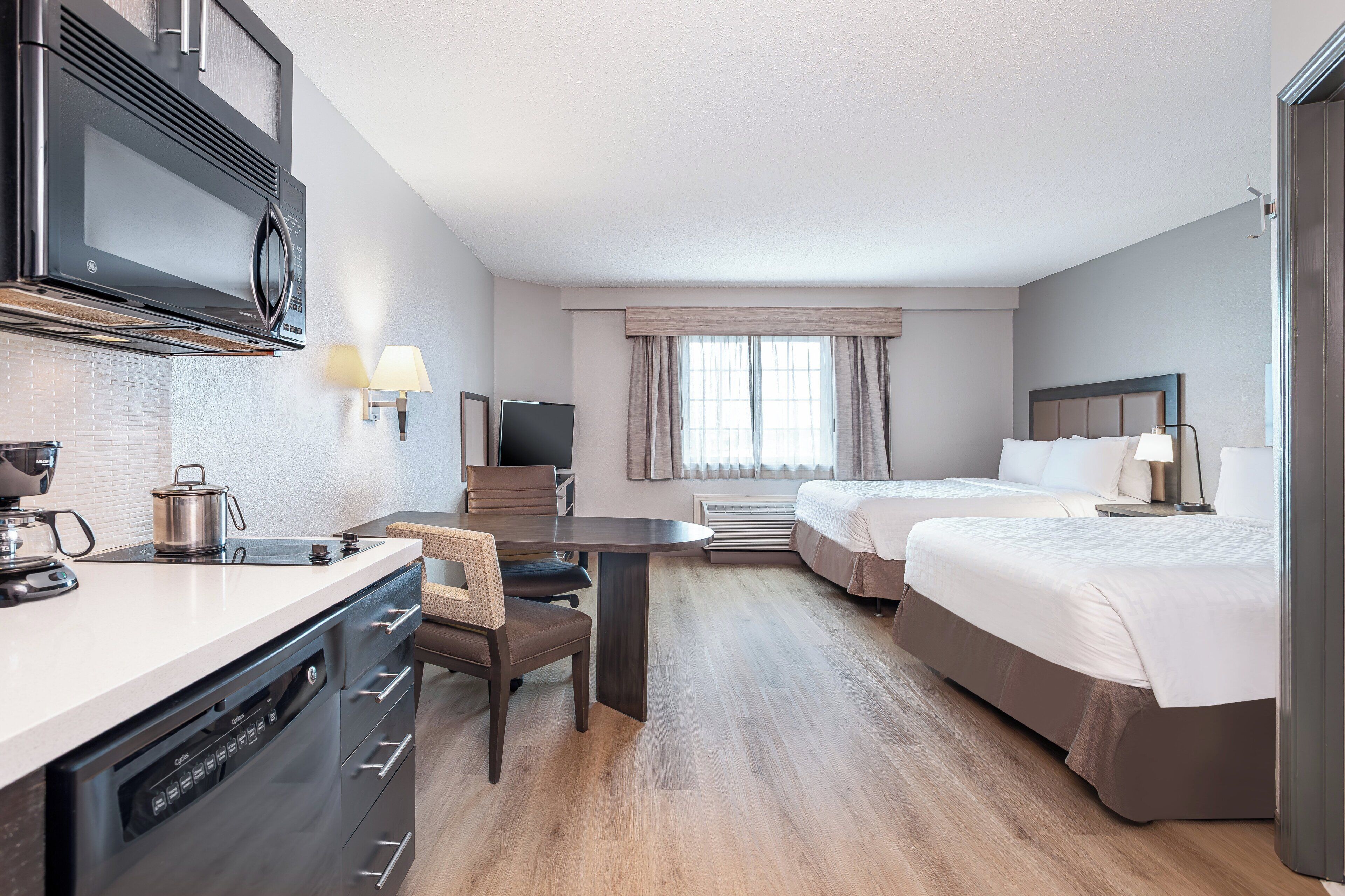 Premium bedding, in-room safe, desk, laptop workspace