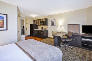Premium bedding, in-room safe, desk, laptop workspace