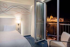 Minibar, Zimmersafe, Schreibtisch, laptopgeeigneter Arbeitsplatz