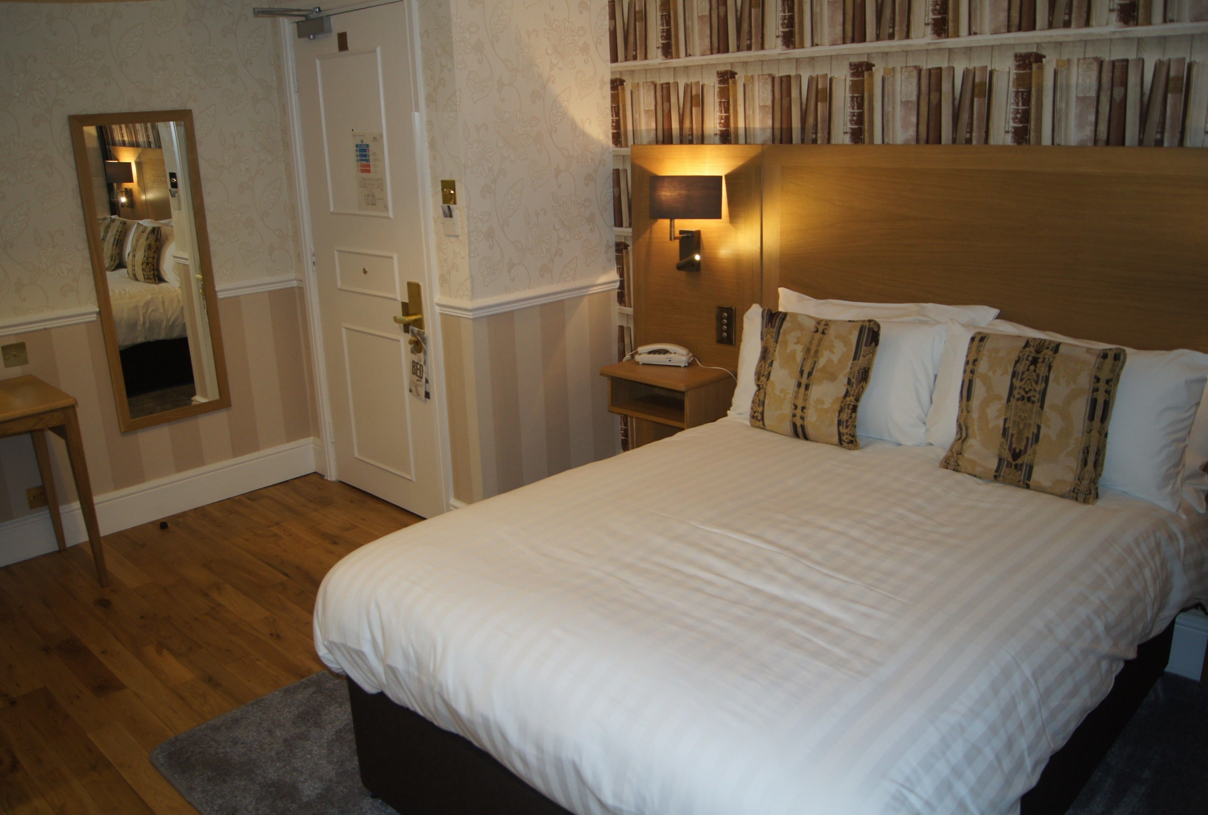 1 bedroom, individually decorated, individually furnished, desk