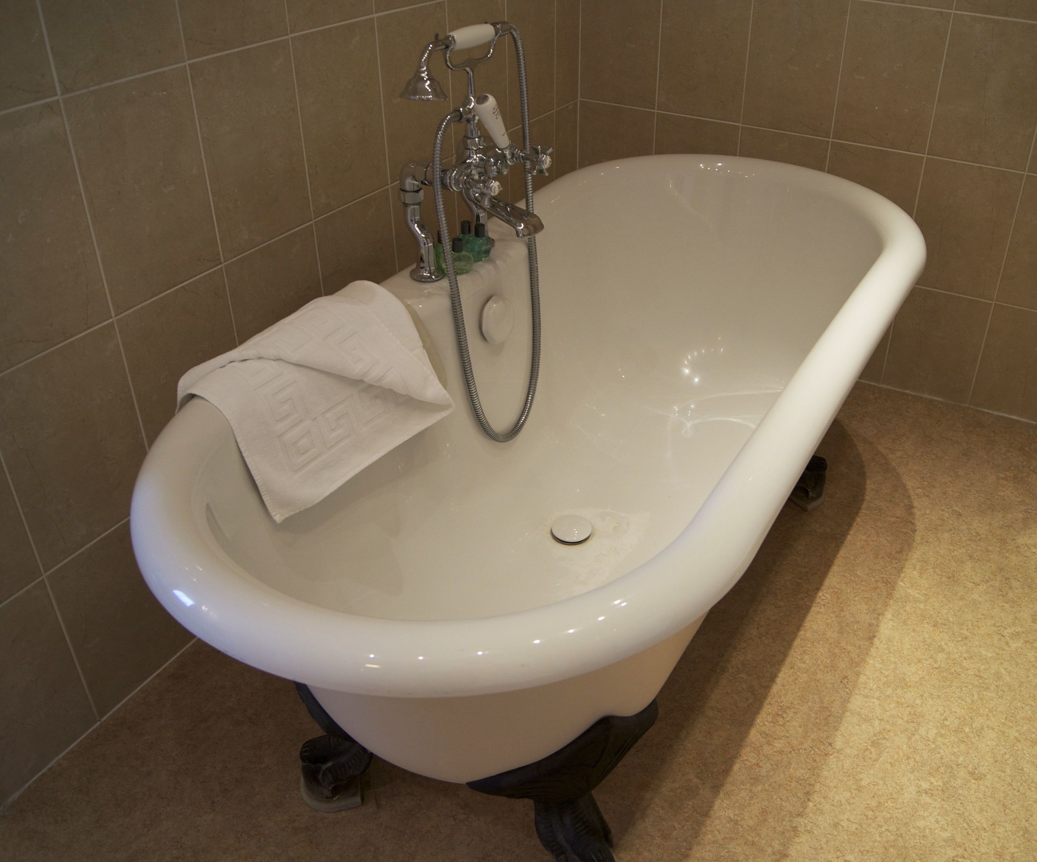 deep-soaking bathtub