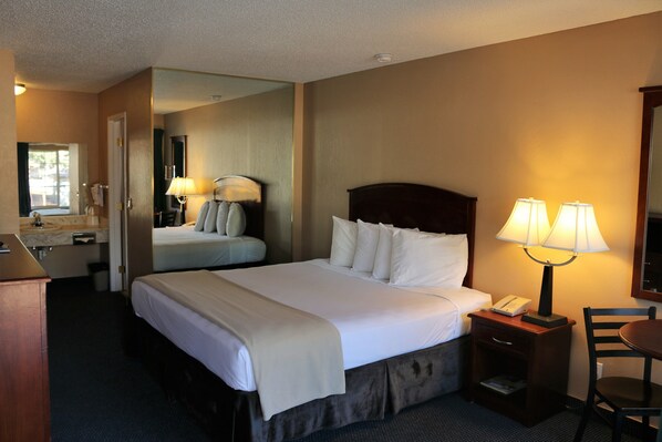 1 King Bed Non Smoking (No Pets Allowed) | 書桌、筆電工作空間、遮光布/窗簾、免費無線上網