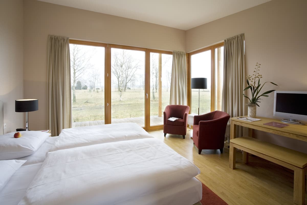 comfort double room single use | premium bedding, in-room safe, desk, iron/ironing board