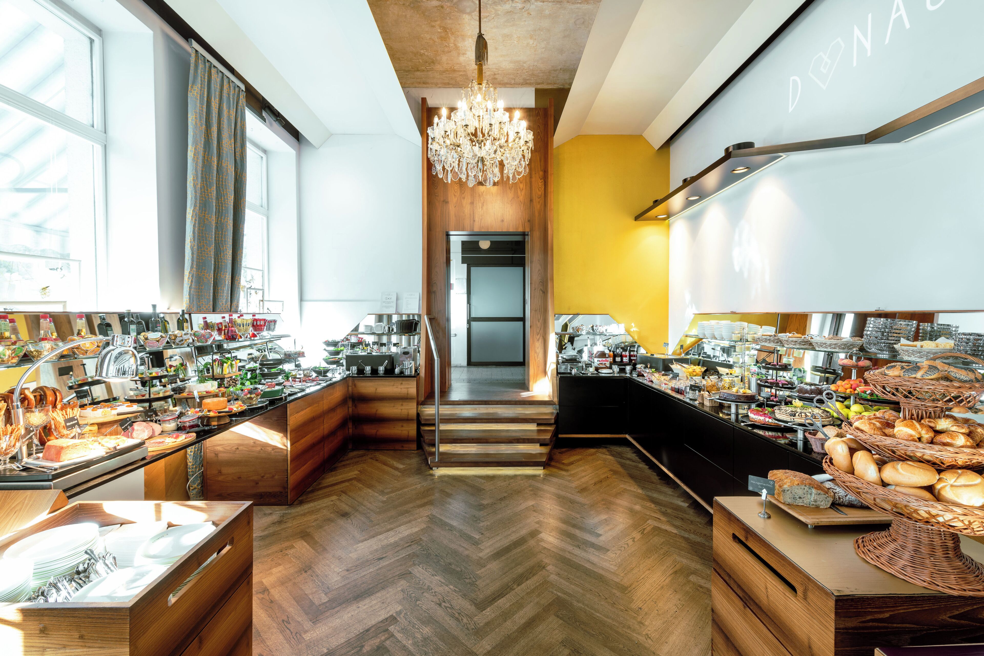 Tägliches Frühstücksbuffet gegen Gebühr