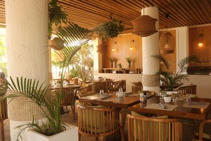 Spécialités Cuisine internationale, vue sur la plage