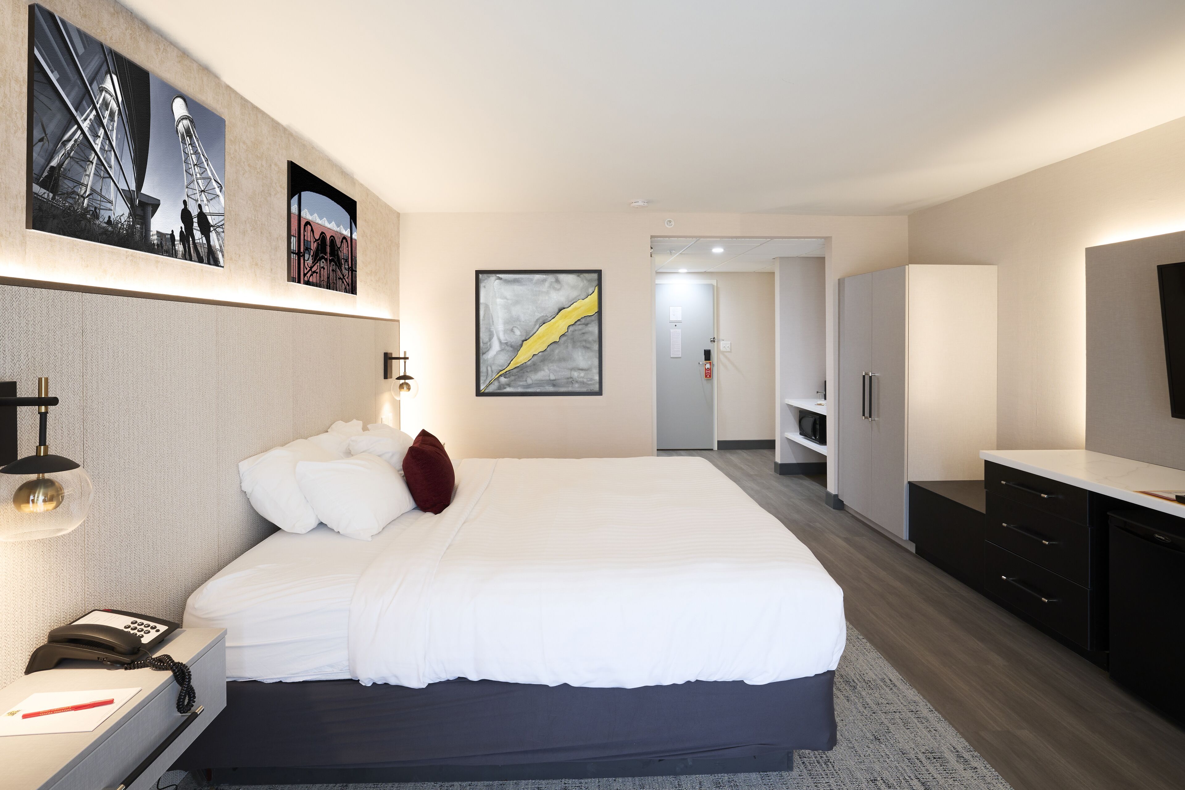 executive room, 1 king bed | hypo-allergenic bedding, down duvets, pillow-top beds