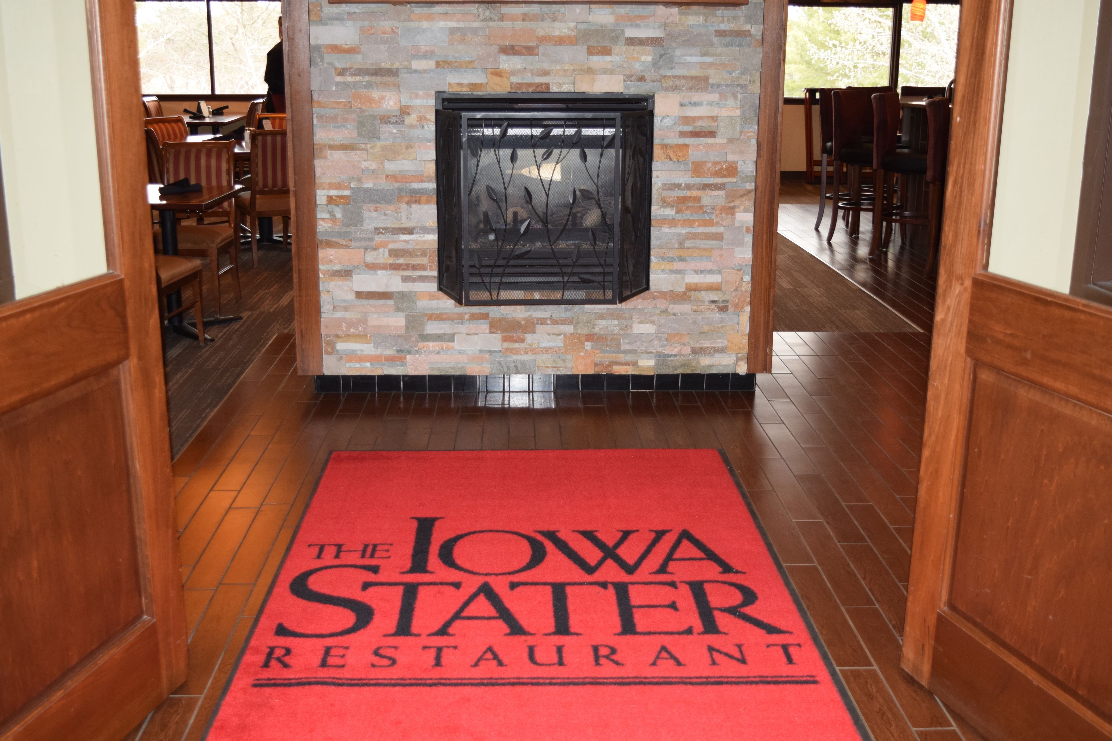 breakfast, lunch and dinner served