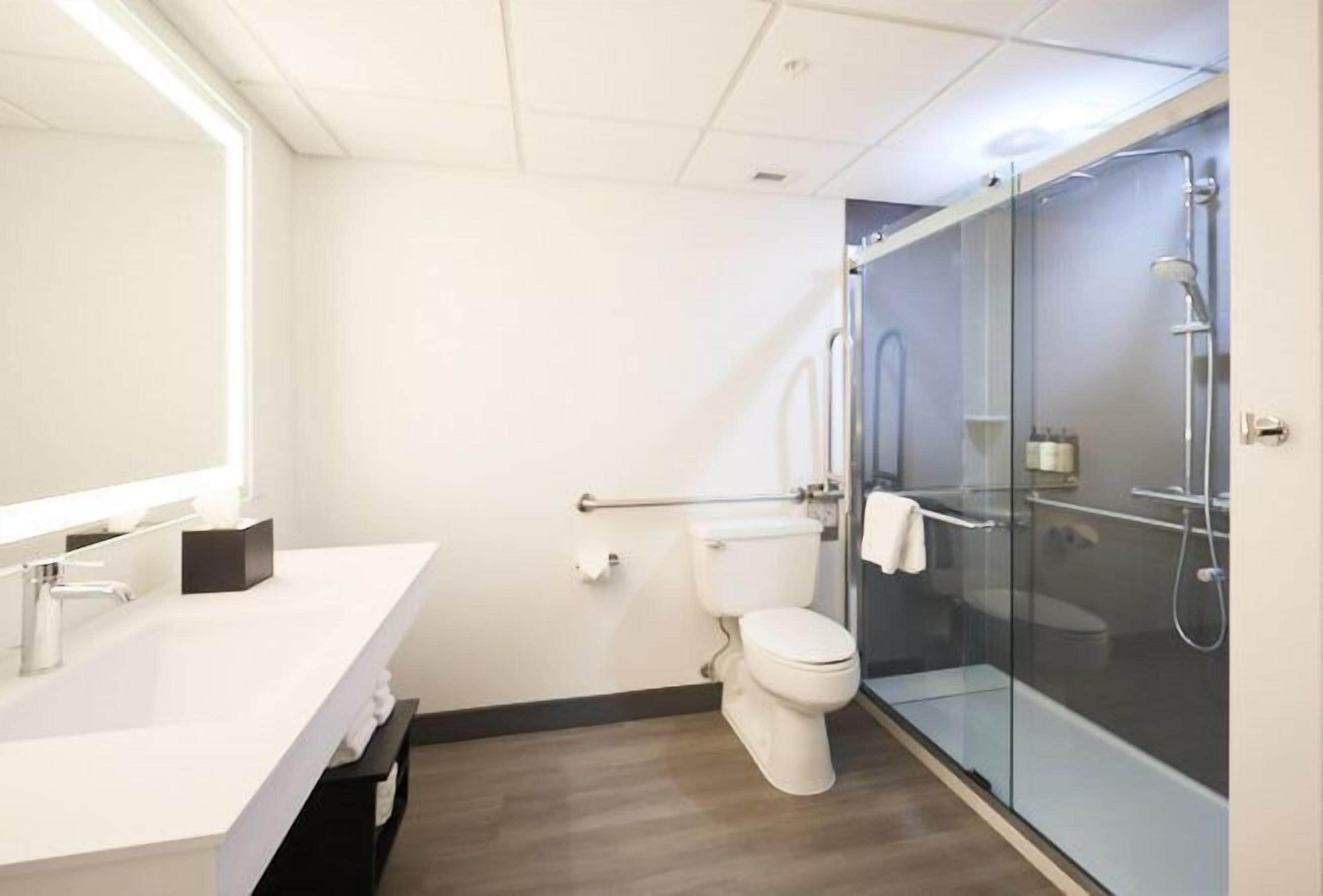 standard room, 2 queen beds, accessible, tower | bathroom | combined shower/bathtub, designer toiletries, hair dryer, towels