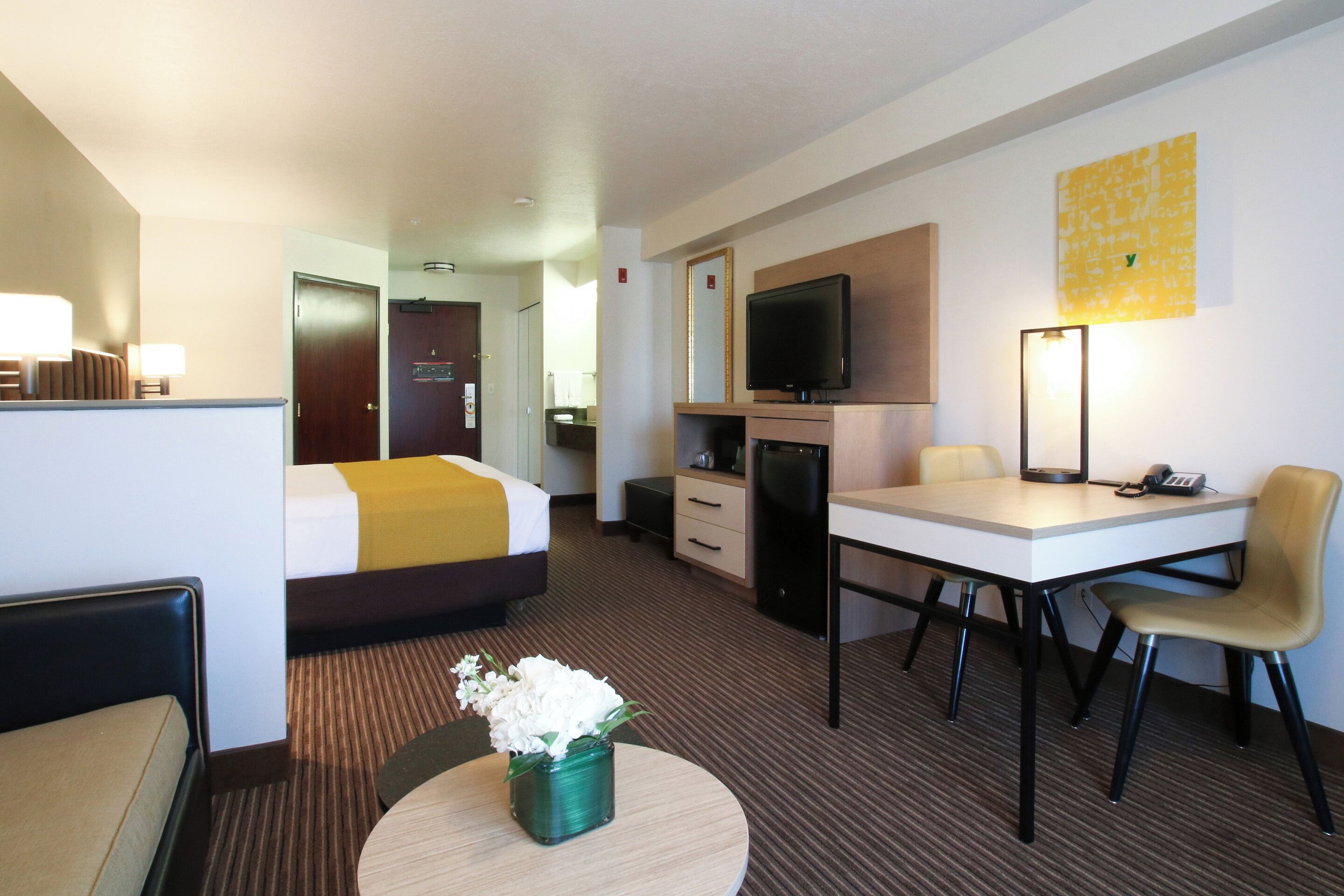 2 Room Family Suite 2 King 2 Bath Sleeper Sofa | Premium bedding, in-room safe, desk, blackout drapes