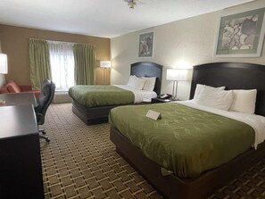 Habitación estándar, 2 camas de matrimonio, no fumadores | 1 dormitorio y ropa de cama de alta calidad
