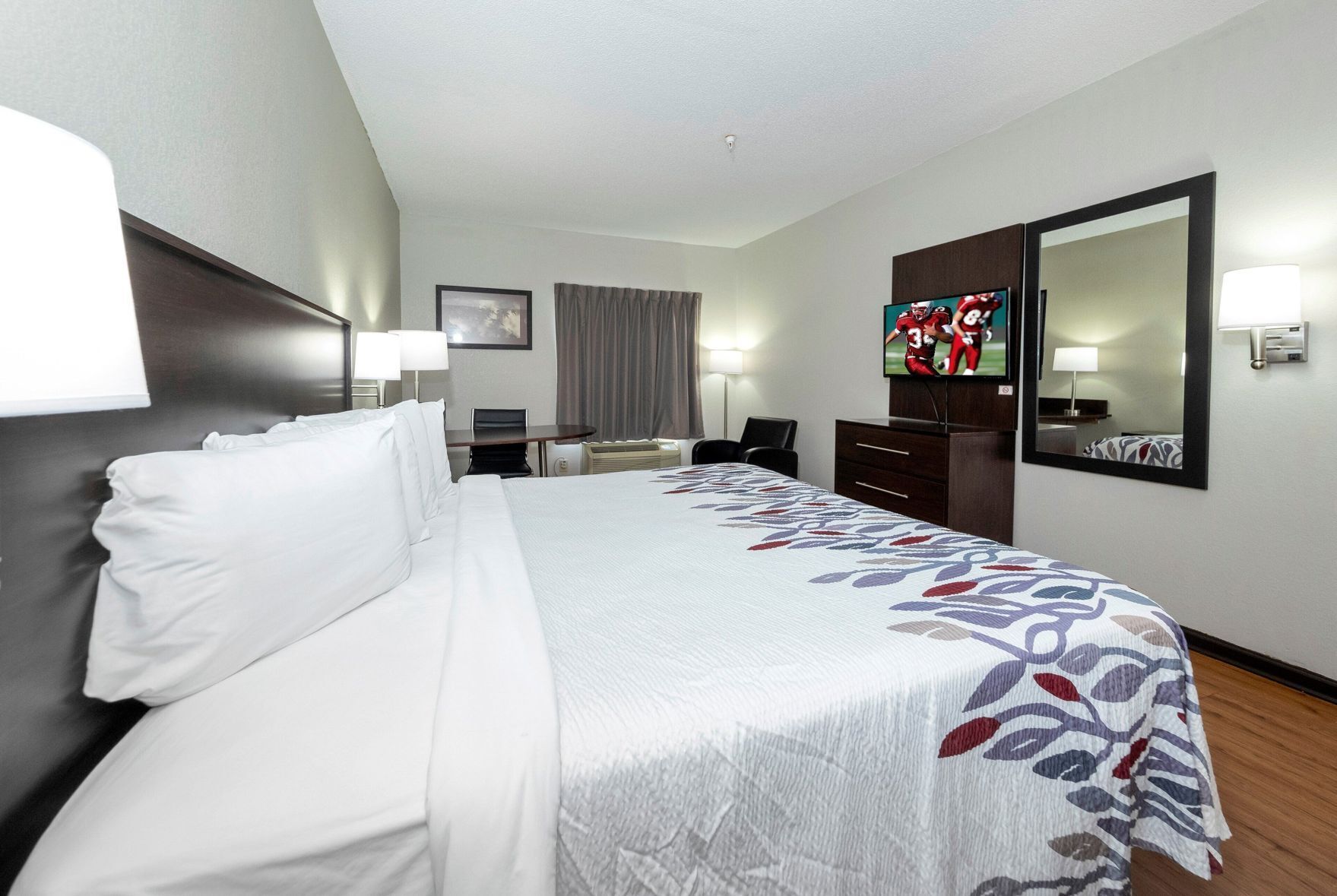 Laptop workspace, blackout drapes, iron/ironing board, free WiFi
