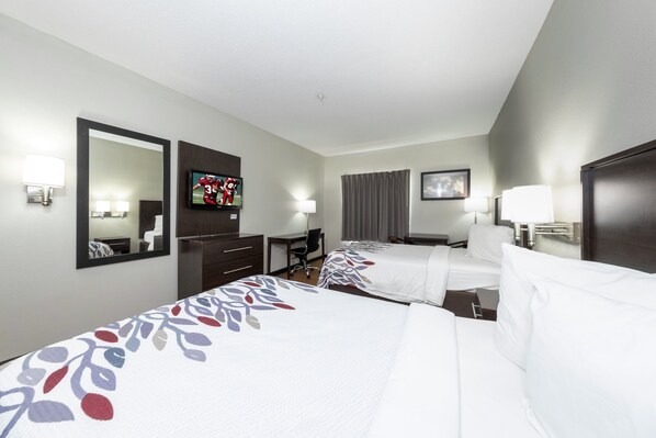 Laptop workspace, blackout drapes, iron/ironing board, free WiFi