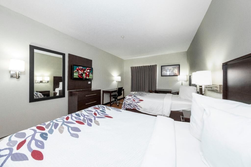 Laptop workspace, blackout drapes, iron/ironing board, free WiFi