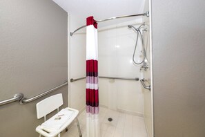 Standard Room, 1 King Bed, Accessible, Non Smoking (Roll-In Shower) | Bathroom | Designer toiletries, towels - Red Roof Inn Atlanta Southeast - Stockbridge (Stockbridge)