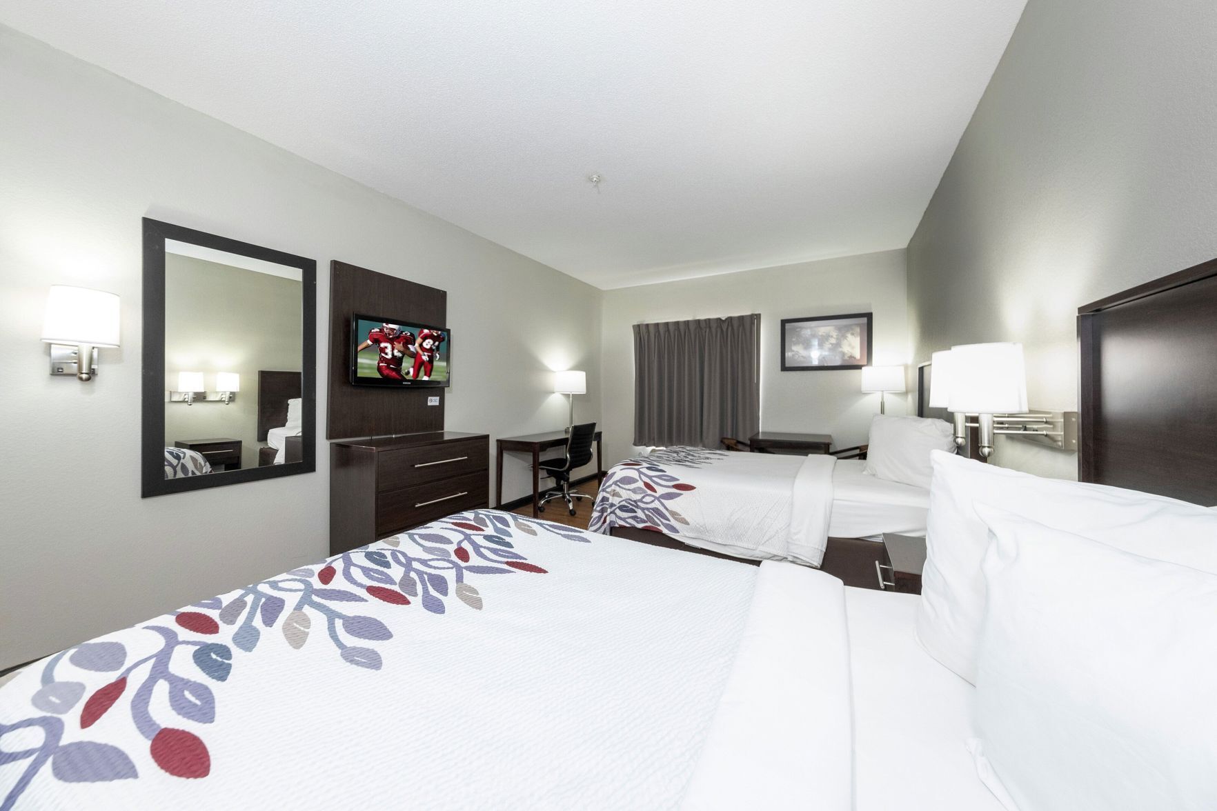 Laptop workspace, blackout drapes, iron/ironing board, free WiFi