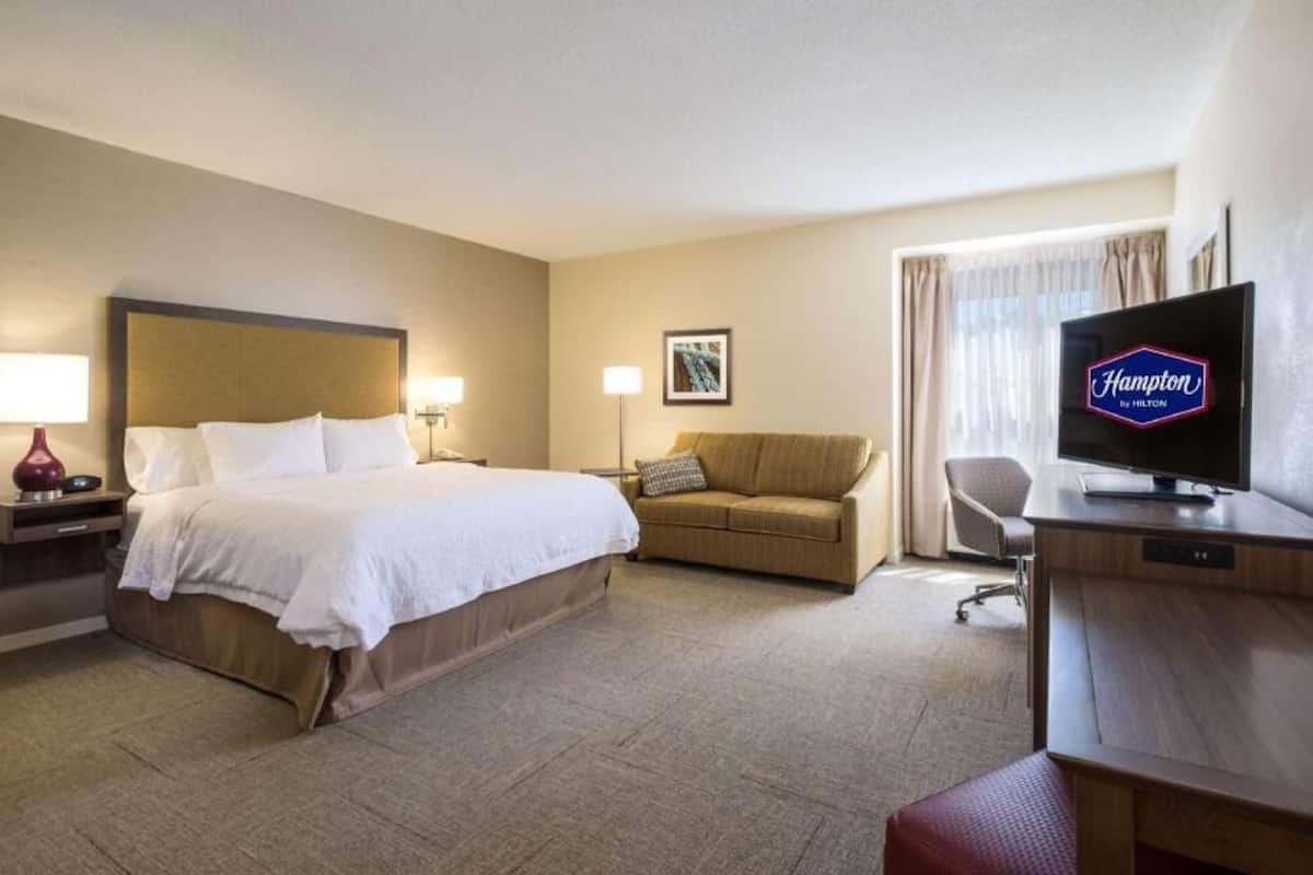 Premium bedding, down comforters, in-room safe, individually furnished