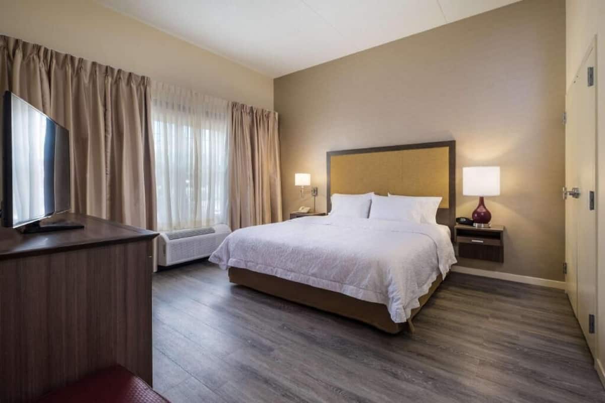 Premium bedding, down comforters, in-room safe, individually furnished