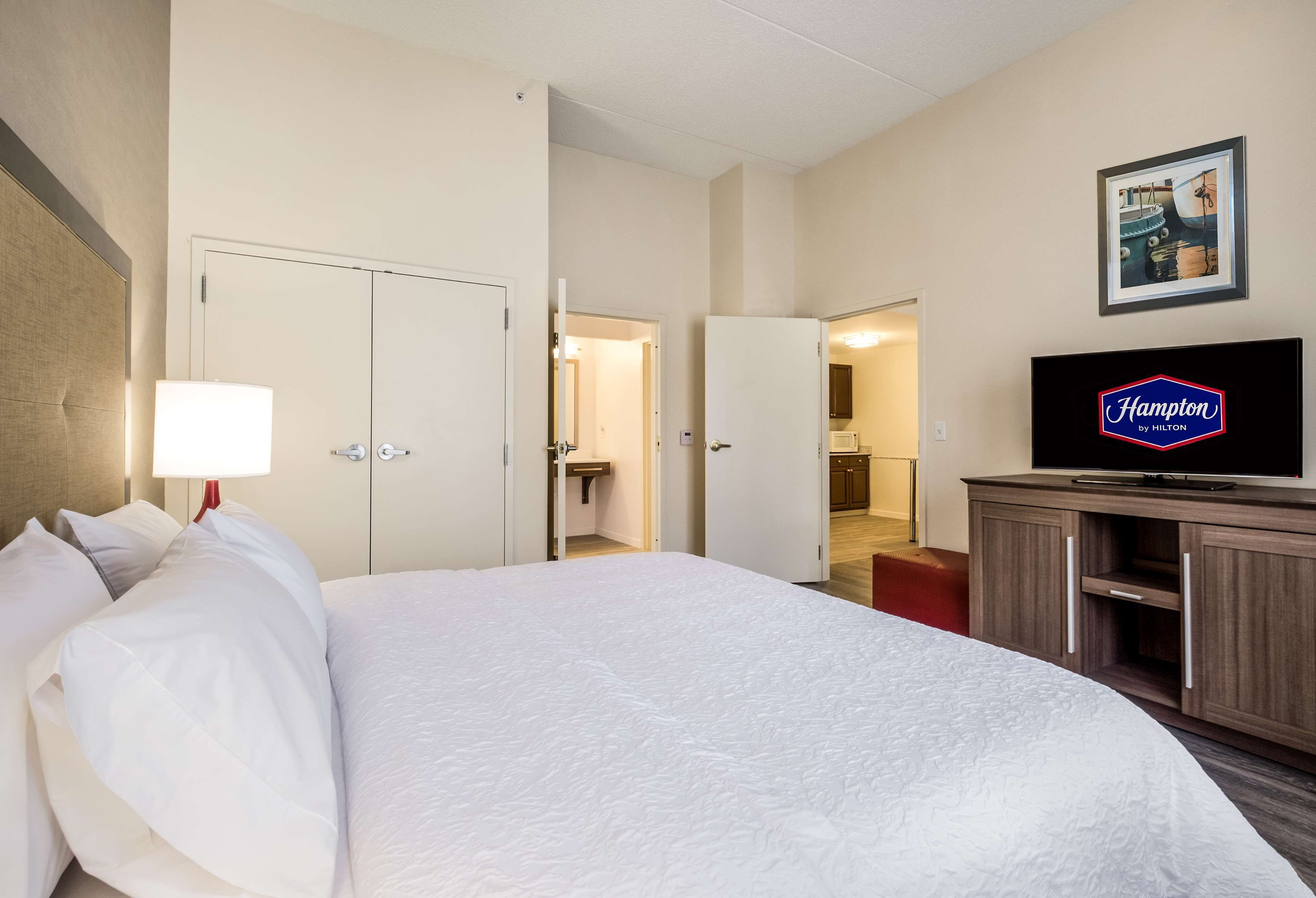 suite, one king bed, non-smoking | premium bedding, down duvets, in-room safe, individually furnished