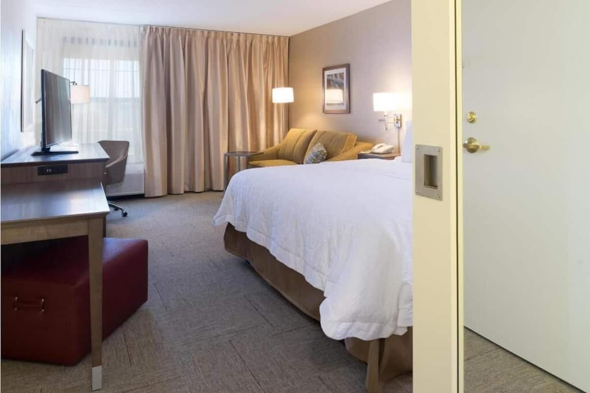Premium bedding, down comforters, in-room safe, individually furnished