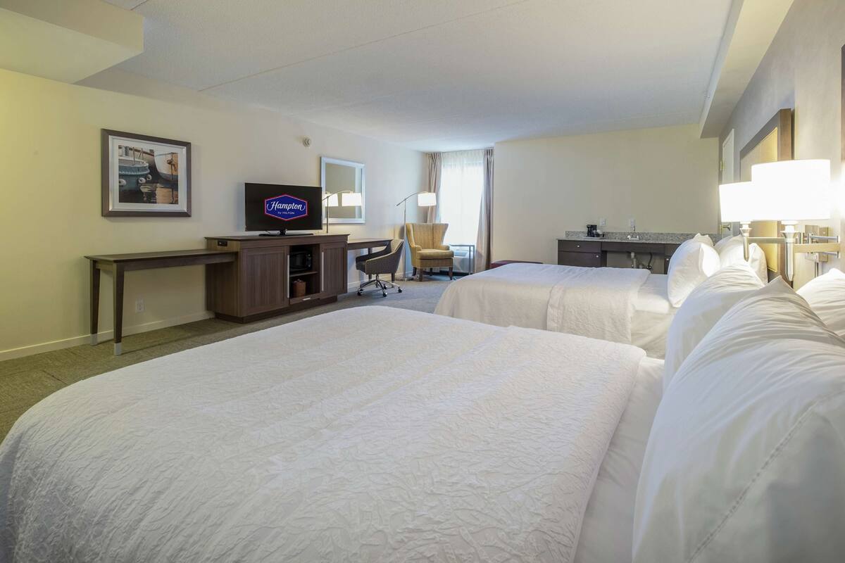 fridge, microwave, coffee/tea maker