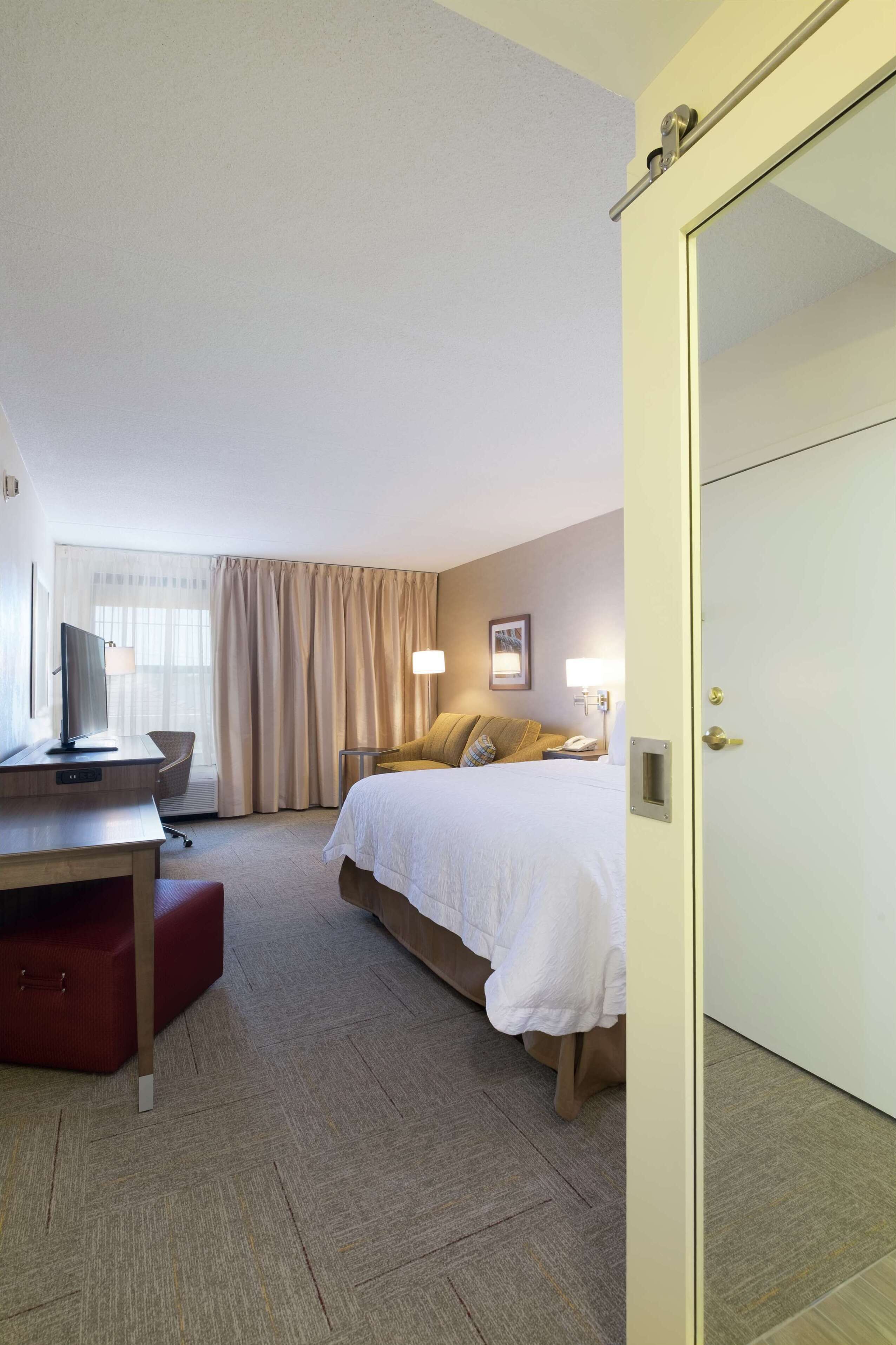 premium bedding, down duvets, in-room safe, individually furnished